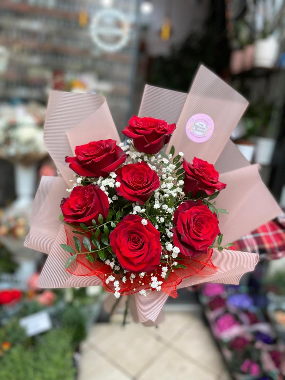 7 Trandafiri Roșii Premium cu Gypsophila - Obor București